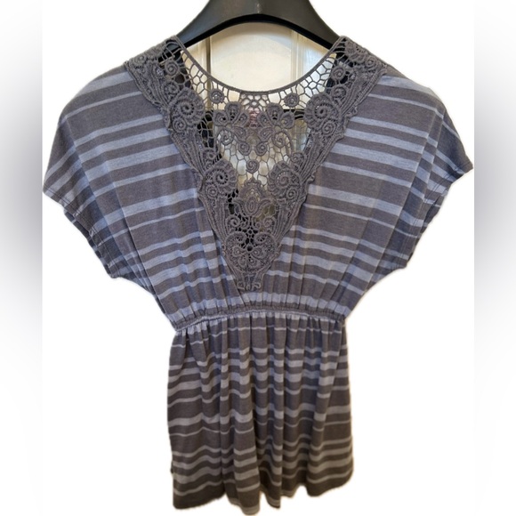 Mossimo Women’s Small Top - Picture 3 of 3